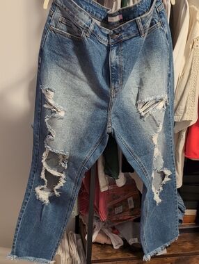 Distressed Light Blue Women’s Ripped Jeans